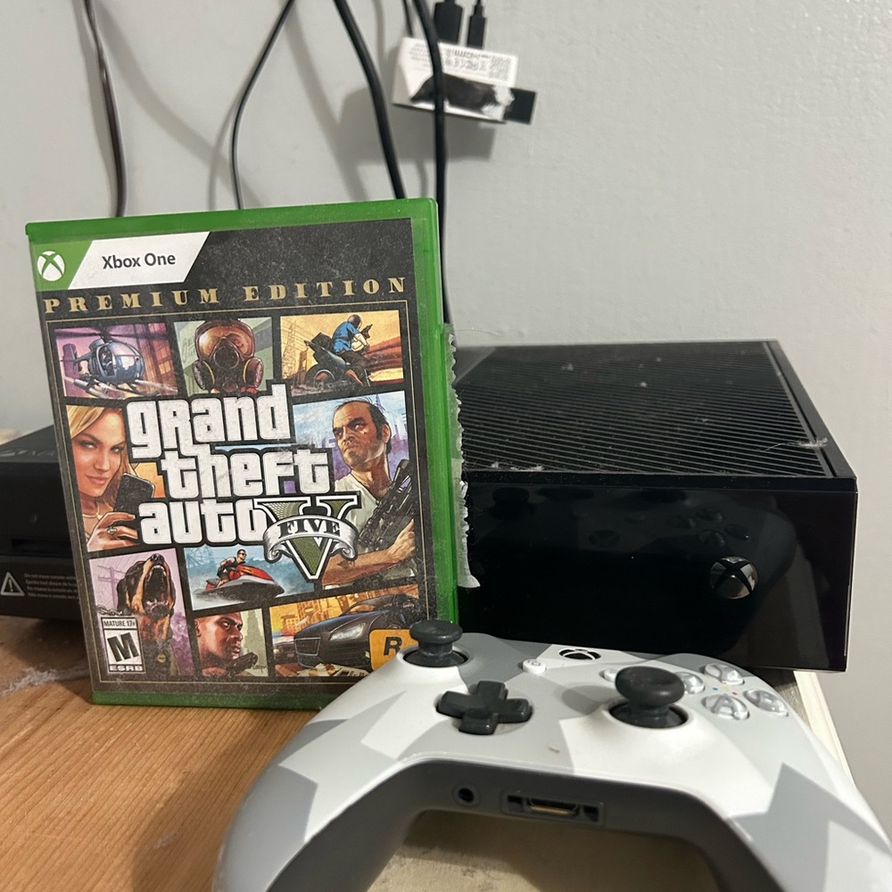 Xbox one with White Controller and Grand Theft Auto V